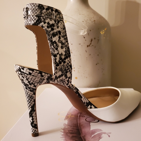 🔥Jessica Simpson White Hadiya Pumps - Picture 6 of 16